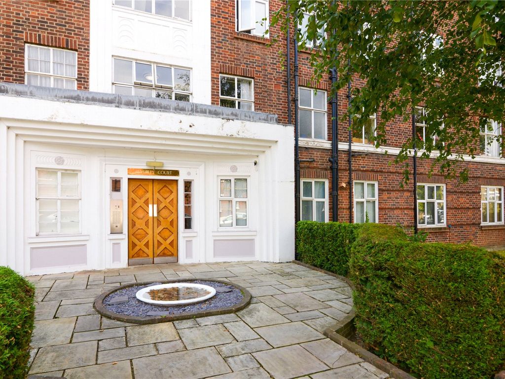 2 bed flat for sale in Wellesley Road, Chiswick, London W4, £475,000