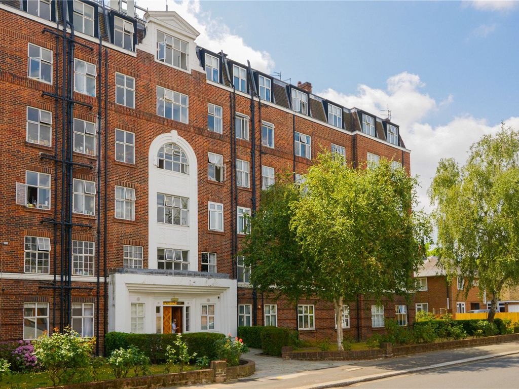 2 bed flat for sale in Wellesley Road, Chiswick, London W4, £475,000
