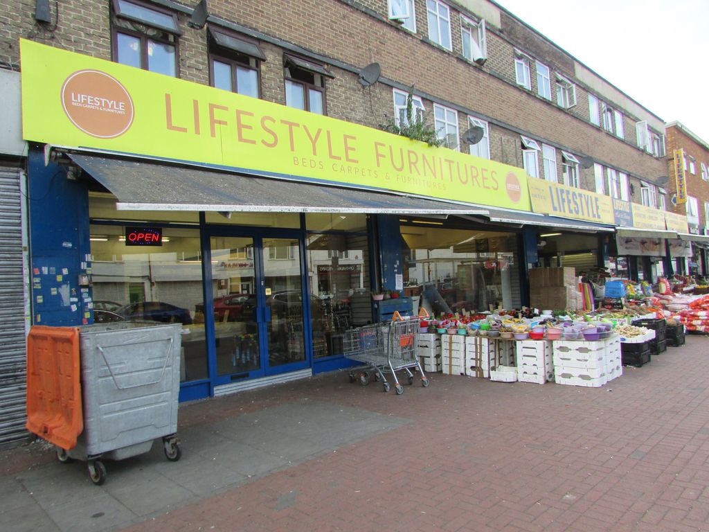 Retail premises to let in Dunstable Road, Luton, Bedfordshire LU1, £120,000 pa
