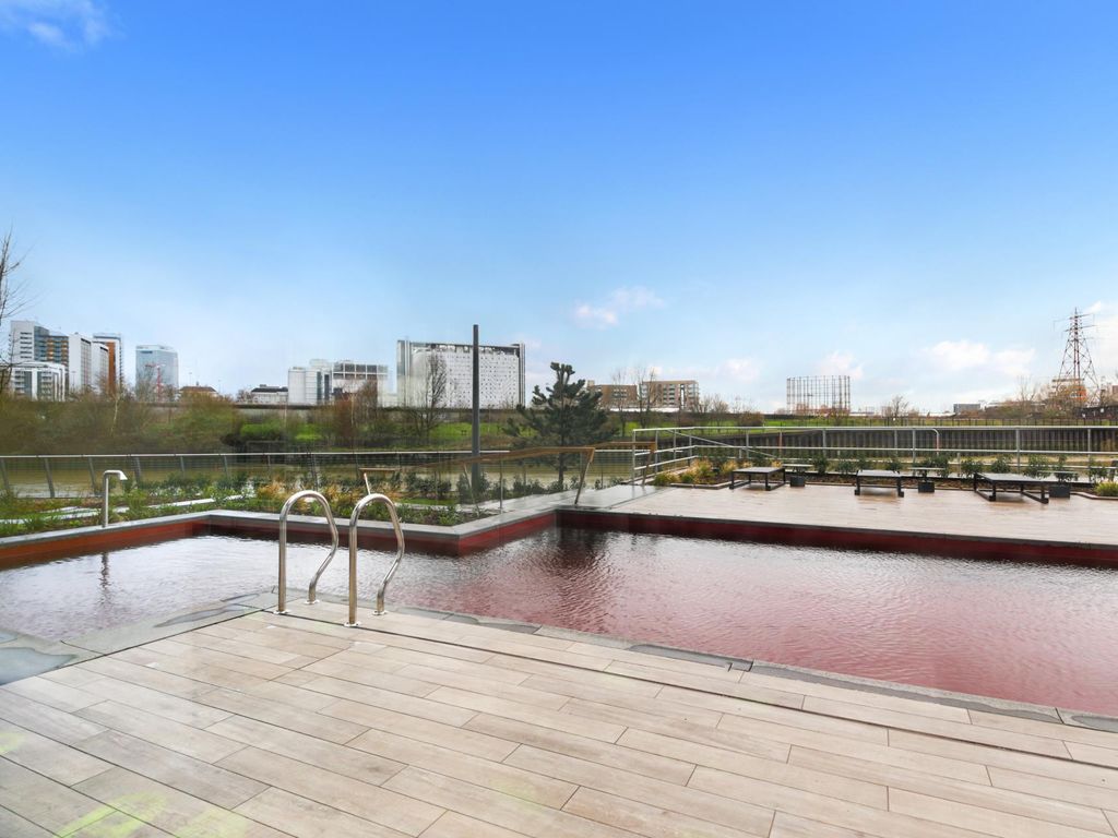 1 bed flat for sale in Astell House, London City Island, London E14, £427,999