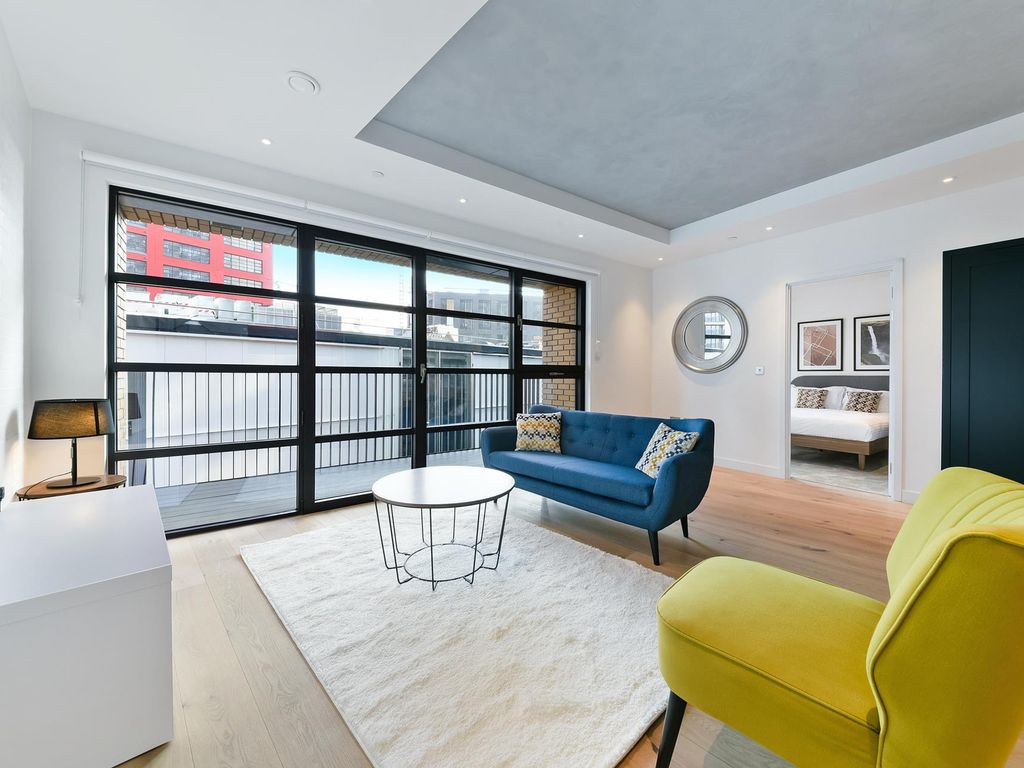 1 bed flat for sale in Astell House, London City Island, London E14, £427,999