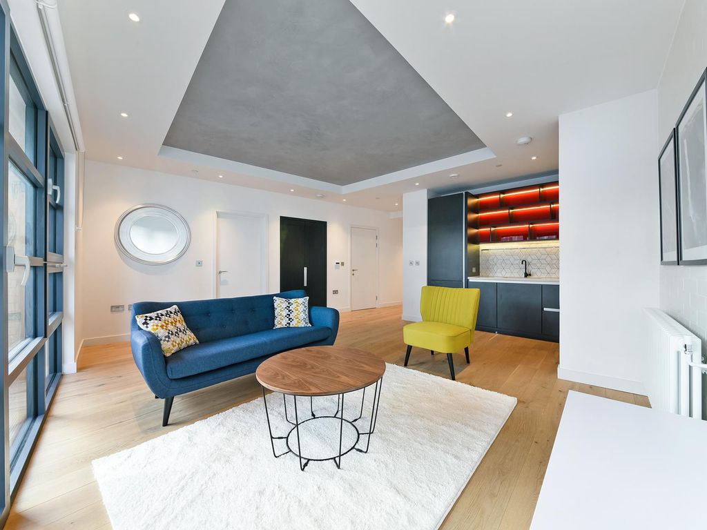 1 bed flat for sale in Astell House, London City Island, London E14, £427,999