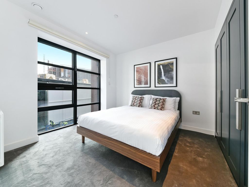 1 bed flat for sale in Astell House, London City Island, London E14, £427,999