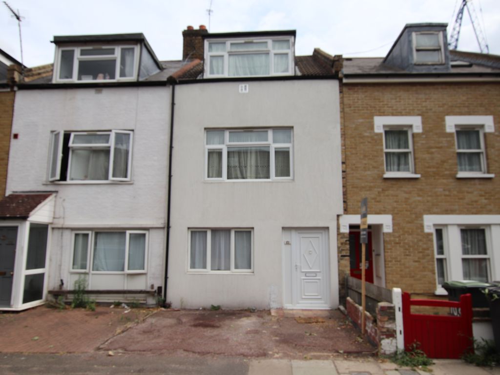 4 bed terraced house for sale in Gilmore Road, London SE13, £600,000