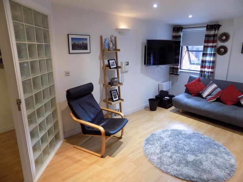2 bed flat to rent in High Street, Manchester M4, £1,200 pcm