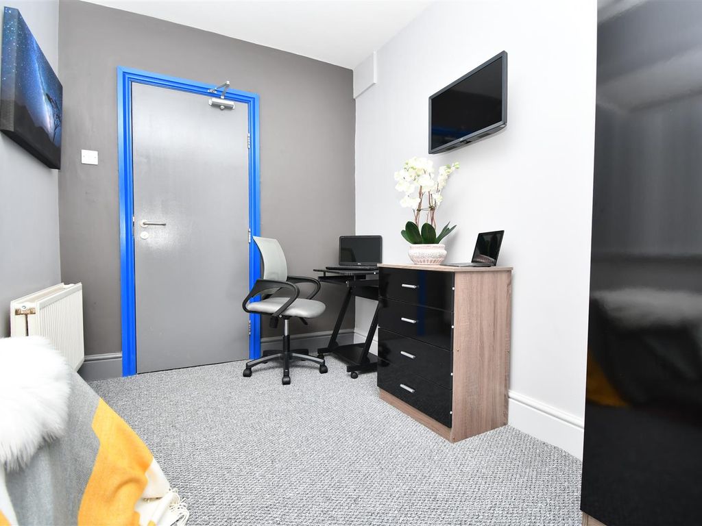 Room to rent in Pedder Street, Ashton-On-Ribble, Preston PR2, £498 pcm