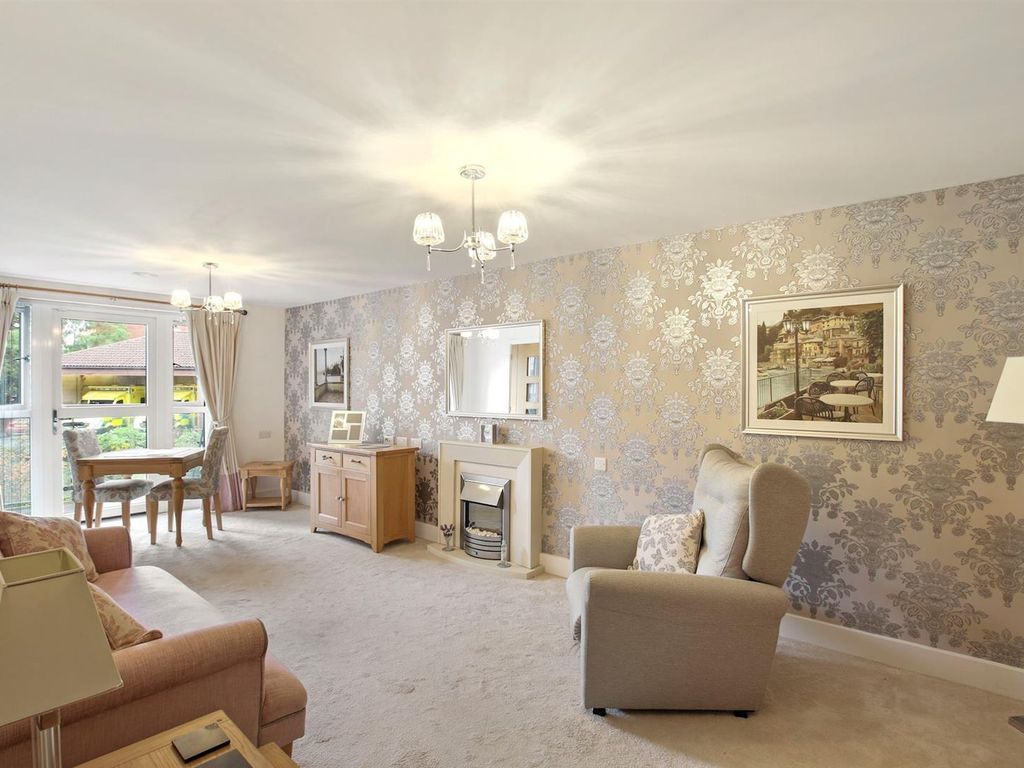1 bed flat for sale in London Road, Guildford GU1, £360,000