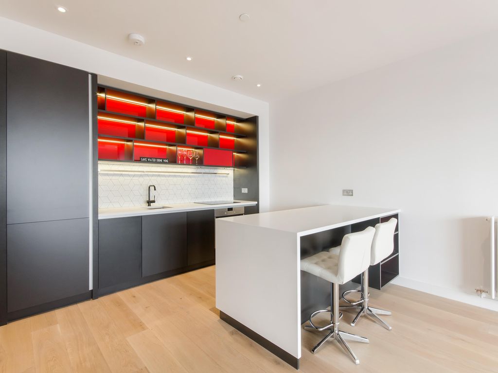 1 bed flat for sale in Kent Building, London City Island, London E14, £465,000