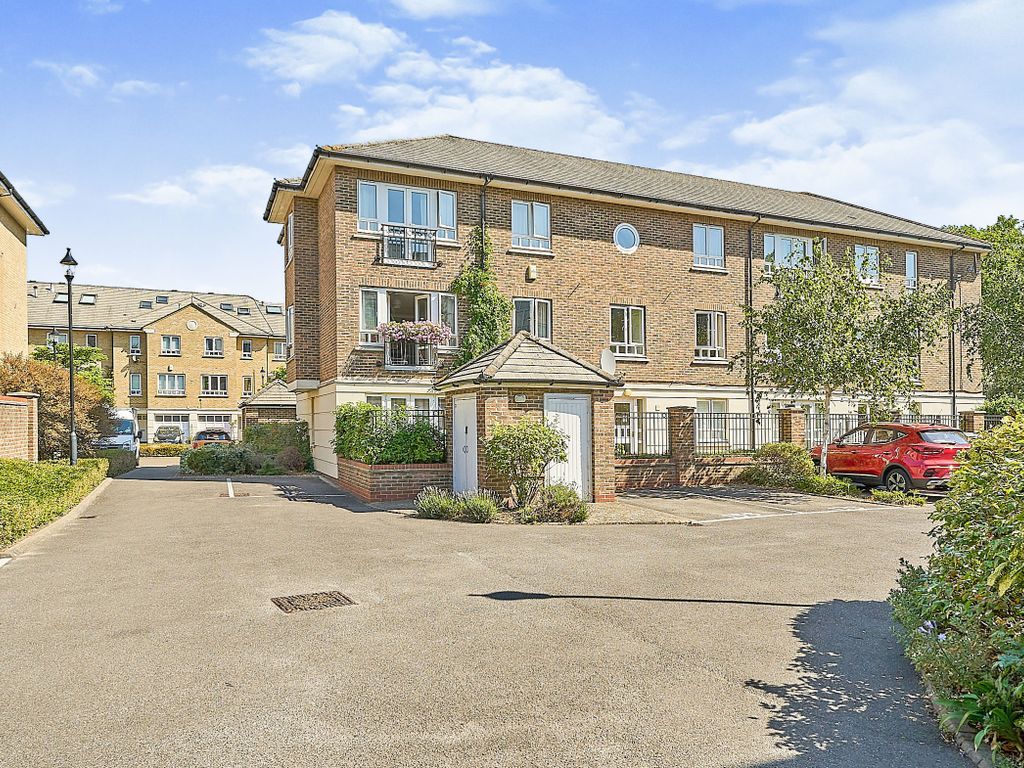 1 bed flat for sale in May Bate Avenue, Kingston Upon Thames KT2, £450,000