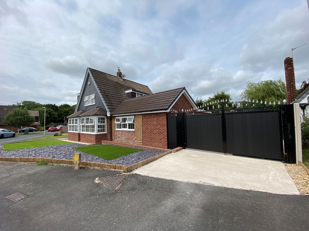 5 bed detached house for sale in The Coombes, Fulwood, Preston PR2, £750,000