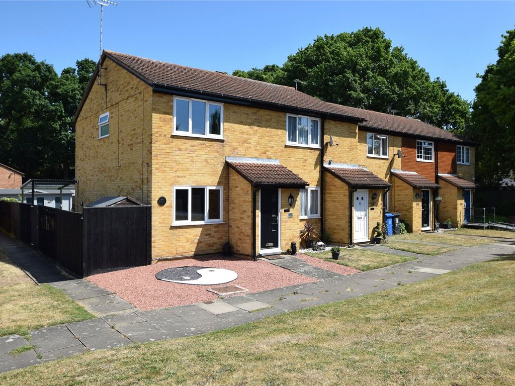 2 bed end terrace house for sale in Priors Way, Maidenhead, Berkshire SL6, £450,000