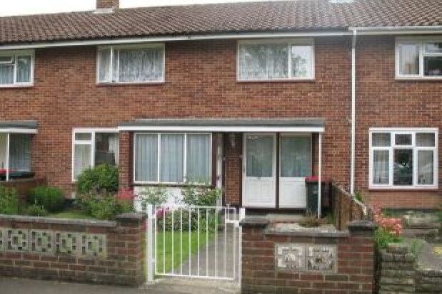 2 bed terraced house to rent in Fox Close, Crawley RH11, £1,350 pcm