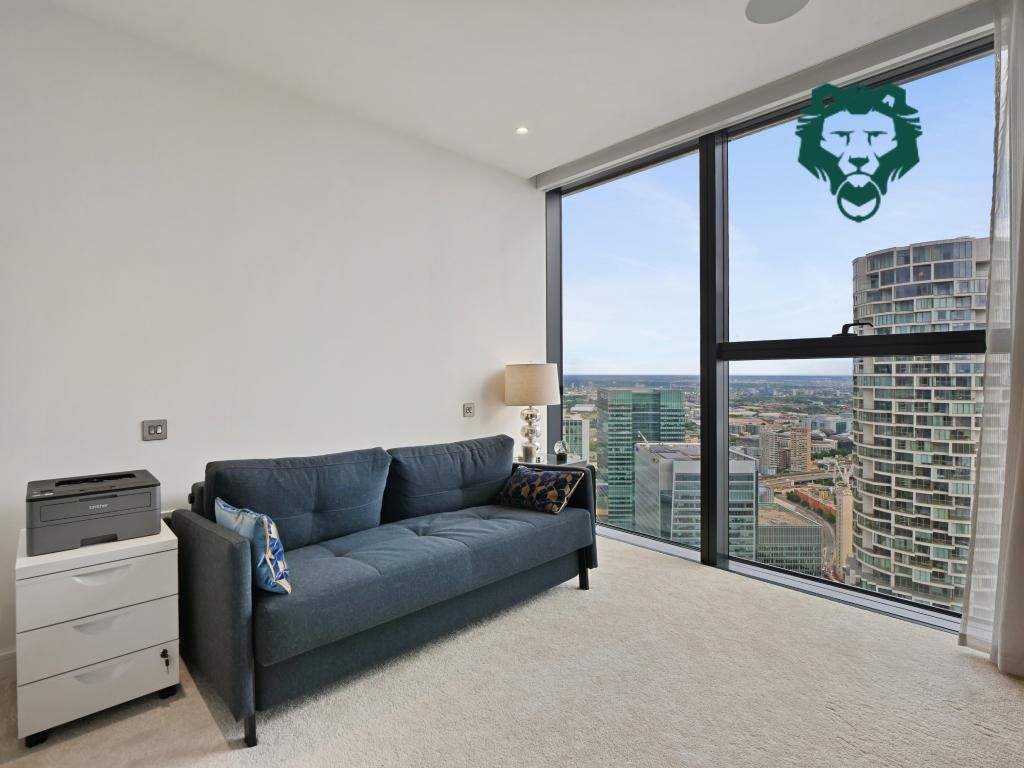 2 bed flat for sale in Marsh Wall, London E14, £1,350,000