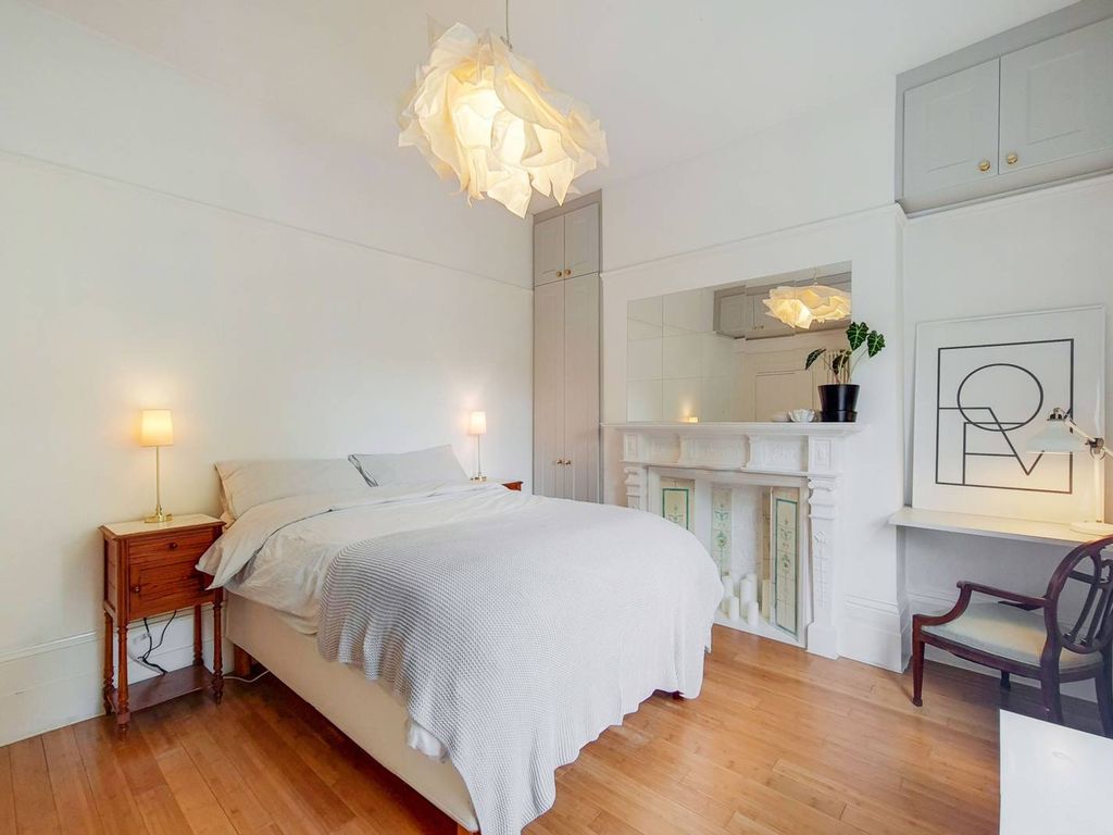 1 bed flat for sale in Amhurst Road, Hackney, London E8, £450,000