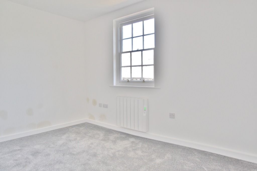 2 bed flat to rent in Churchyard, Hitchin SG5, £1,100 pcm