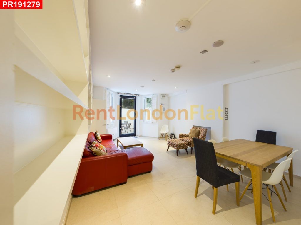 3 bed flat for sale in Elsham Road, London W14, £925,000