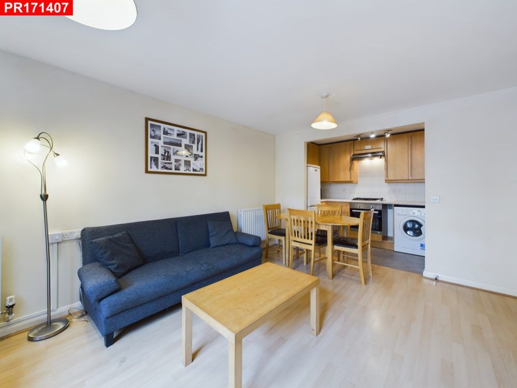 1 bed flat for sale in Cassilis Road, London E14, £355,000