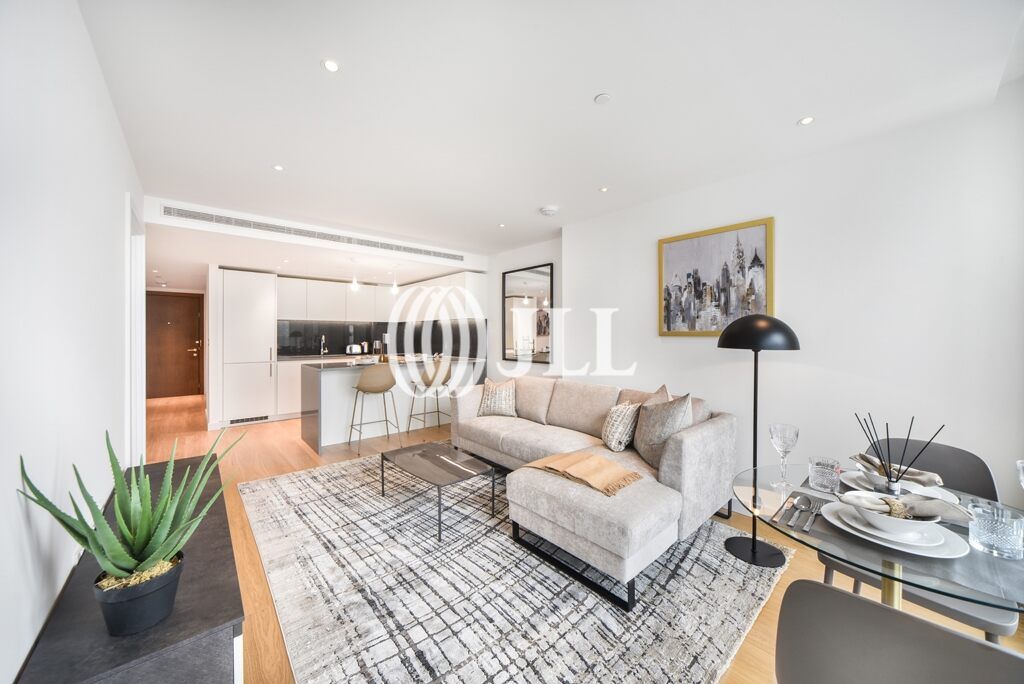 1 bed flat for sale in Marsh Wall, London E14, £735,000