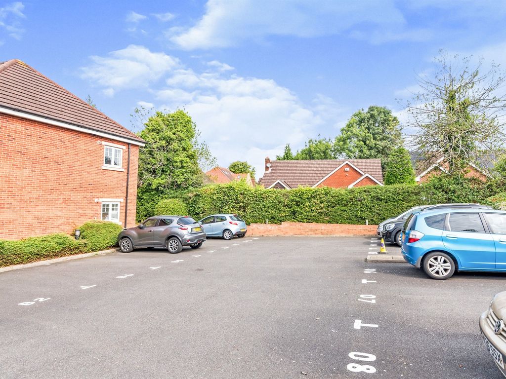 1 bed flat for sale in Birmingham Road, Sutton Coldfield B72, £165,000