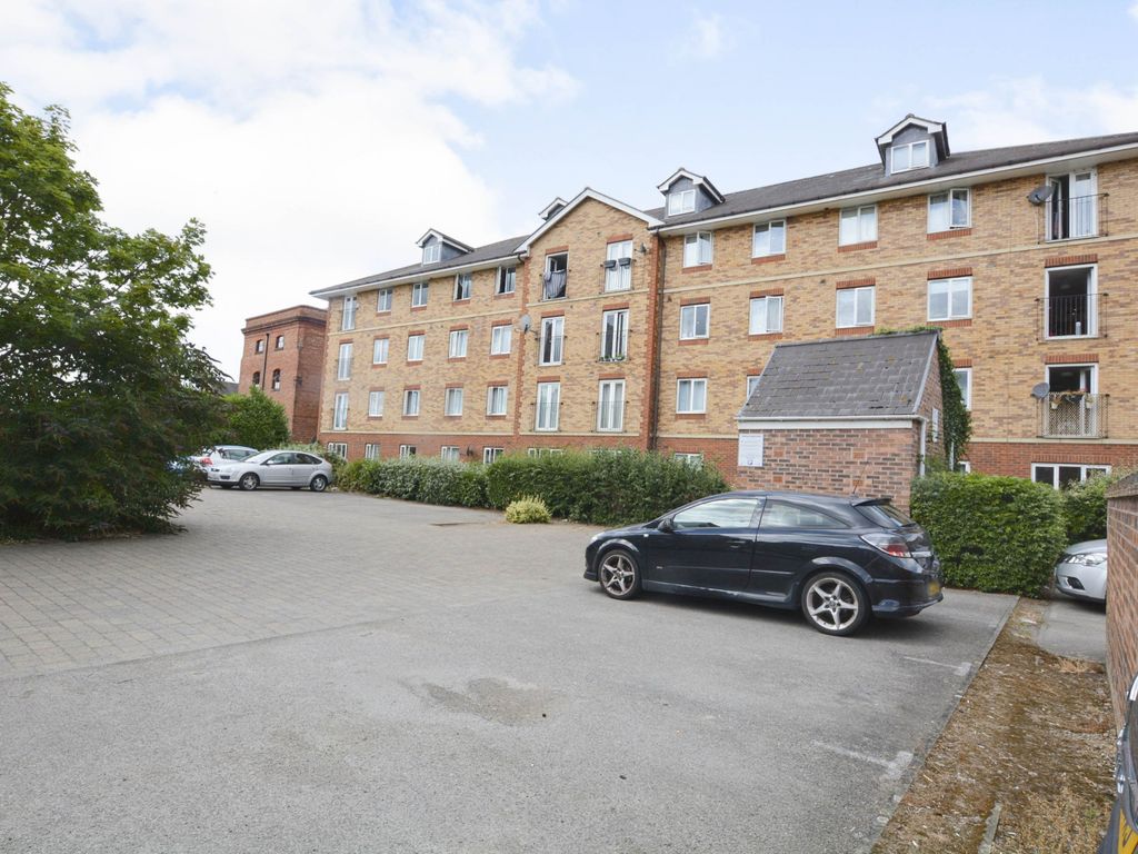 2 bed flat for sale in Henry Bird Way, Northampton NN4, £155,000