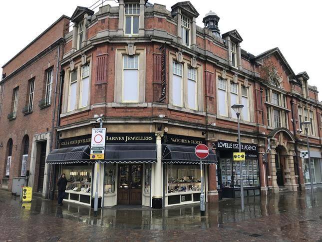 Retail premises to let in Old Town Hall, Lord Street, Gainsborough, Lincolnshire DN21, £25,000 pa