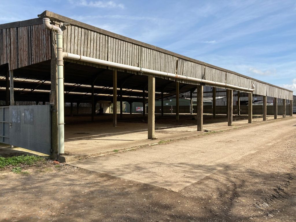 Barn conversion to rent in Deaks Lane, Ansty, Haywards Heath, West Sussex RH17, £10,750 pcm