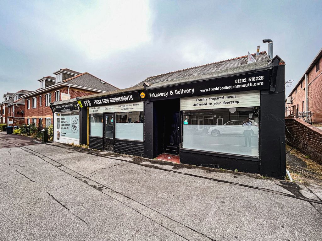 Retail premises to let in 611-613 Wimborne Road, Bournemouth BH9, £9,500 pa