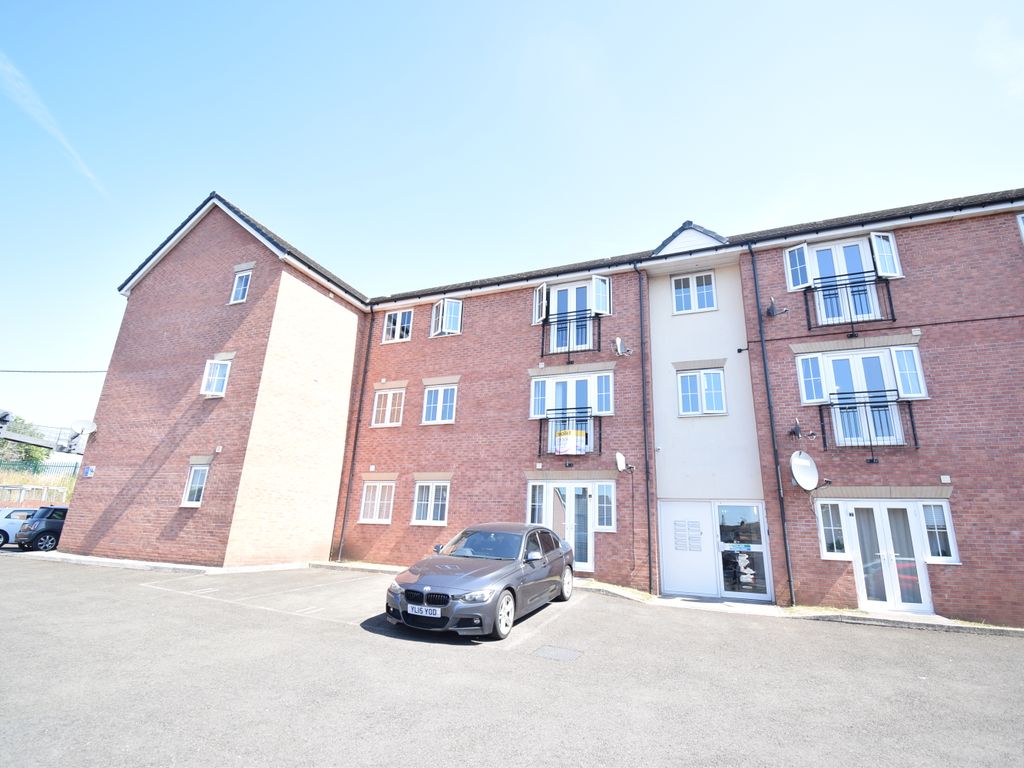 2 bed flat to rent in Phillip Court, Newport NP19, £750 pcm