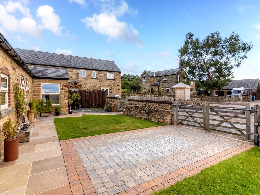 2 bed barn conversion for sale in Barnsley Road, Blacker Hill, Barnsley S74, £375,000