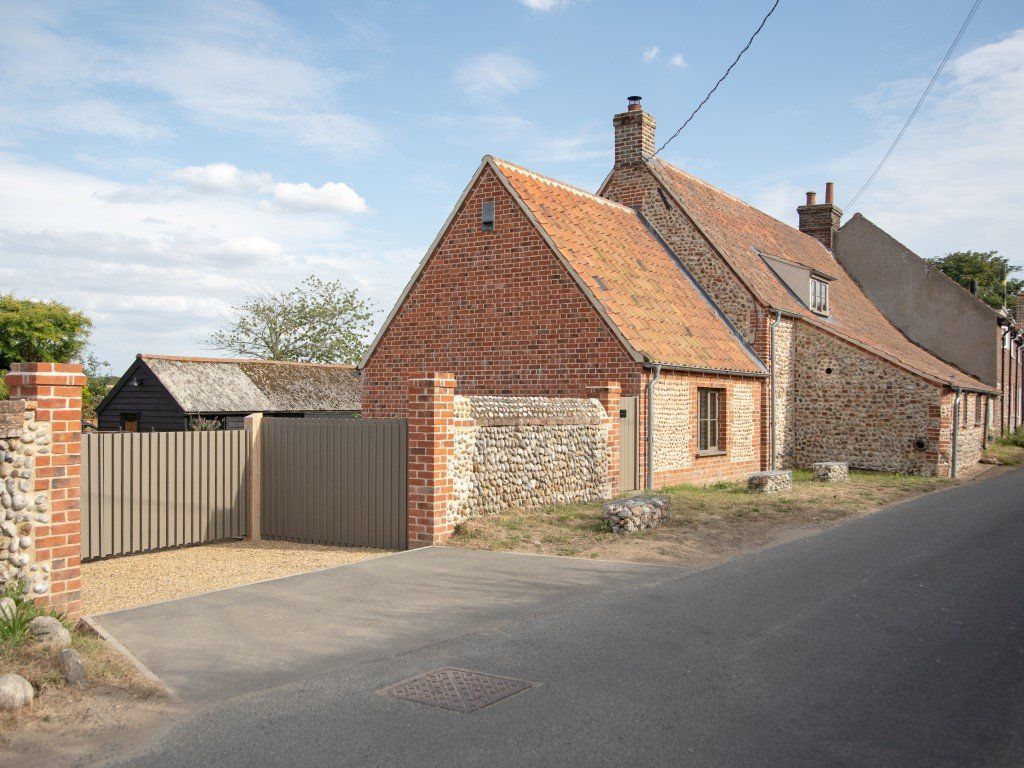 3 bed cottage for sale in The Street, Baconsthorpe, Holt NR25, £525,000
