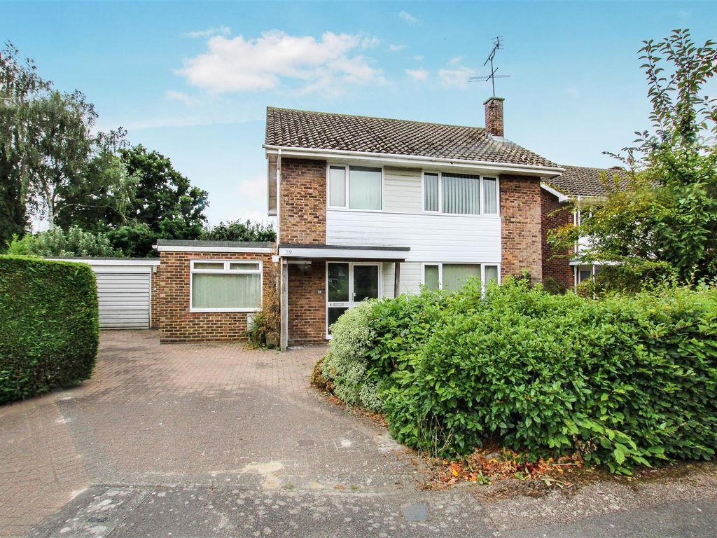 3 bed detached house for sale in The Furlongs, Ingatestone CM4, £650,000
