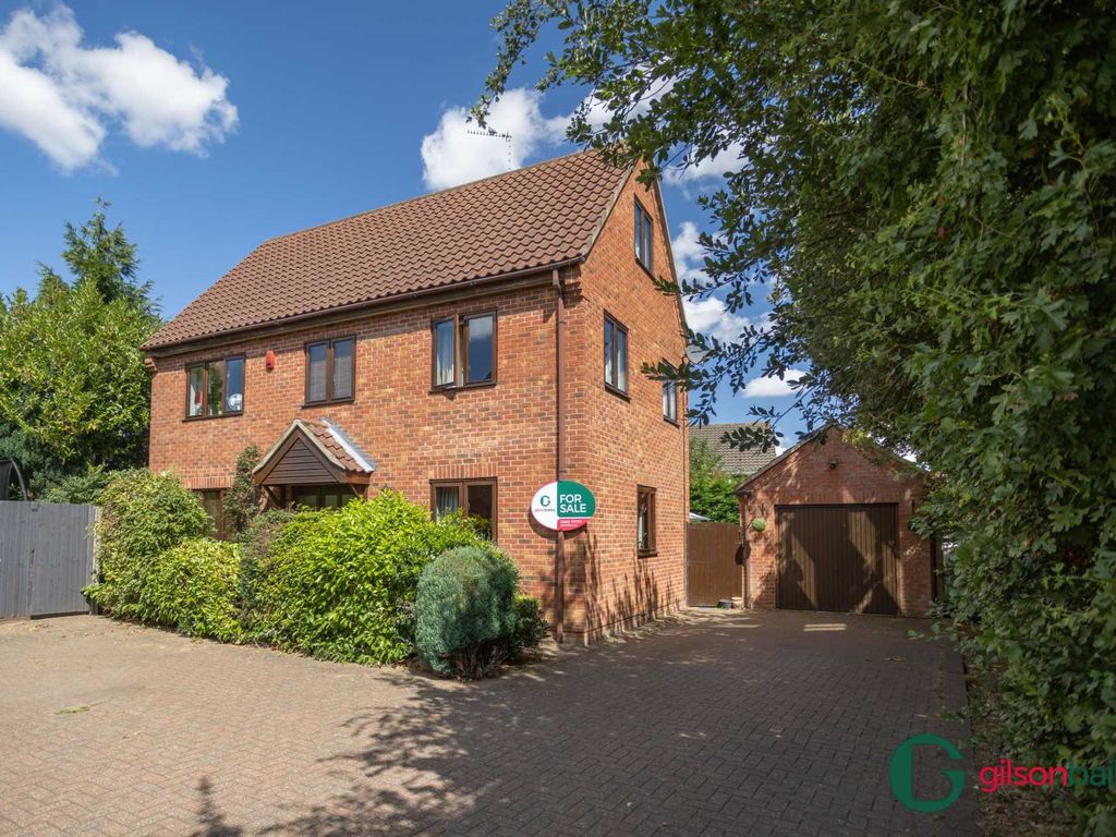 5 bed detached house for sale in Old Market Close, Acle NR13, £350,000