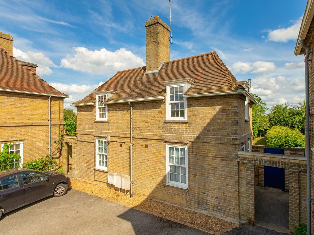 2 bed detached house for sale in Howes Place, Cambridge CB3, £575,000