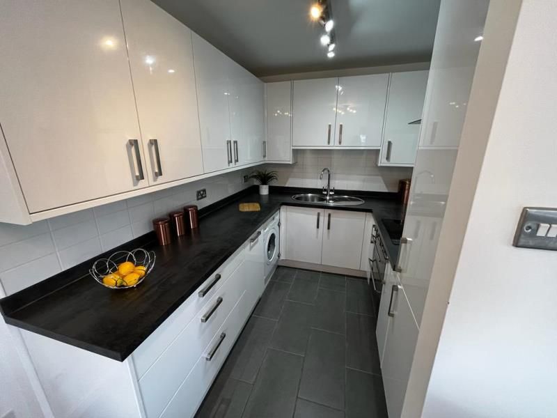 2 bed flat to rent in Langtons Wharf, Leeds LS2, £1,755 pcm