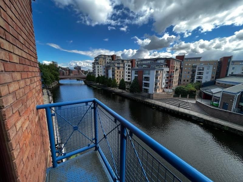 2 bed flat to rent in Langtons Wharf, Leeds LS2, £1,755 pcm