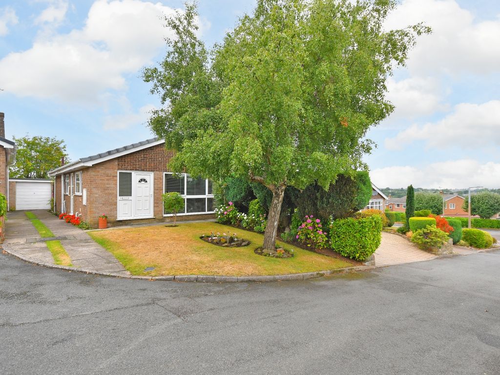 2 bed detached bungalow for sale in Reynolds Close, Dronfield, Derbyshire S18, £300,000