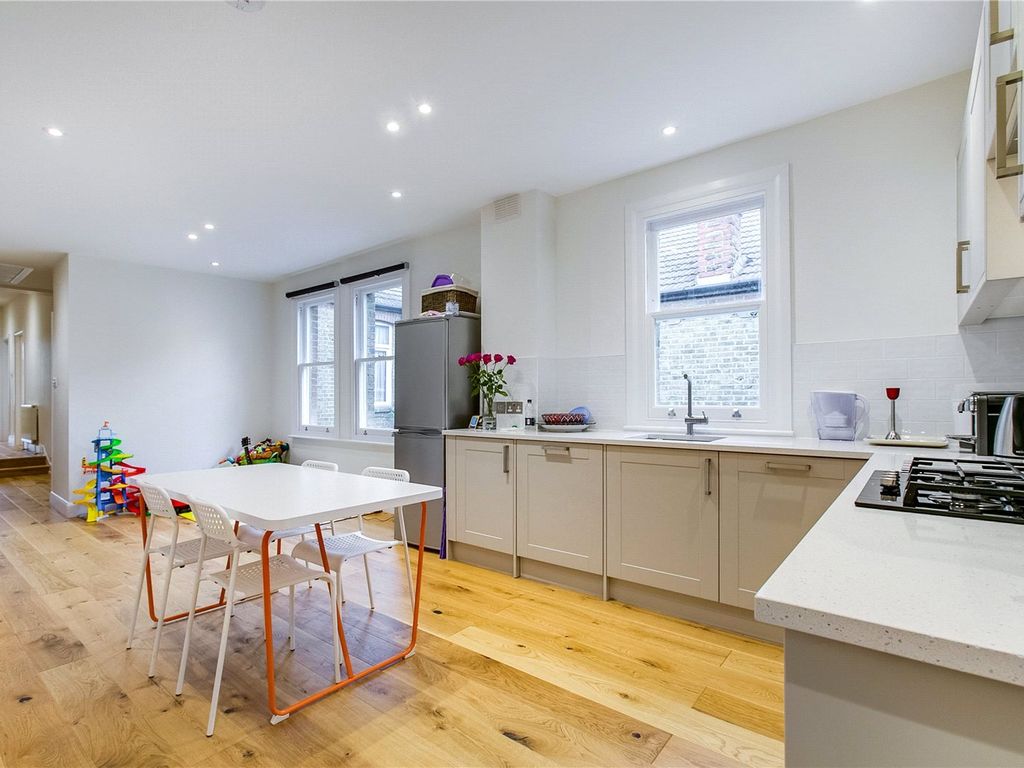 3 bed maisonette for sale in Weir Road, Balham, London SW12, £700,000