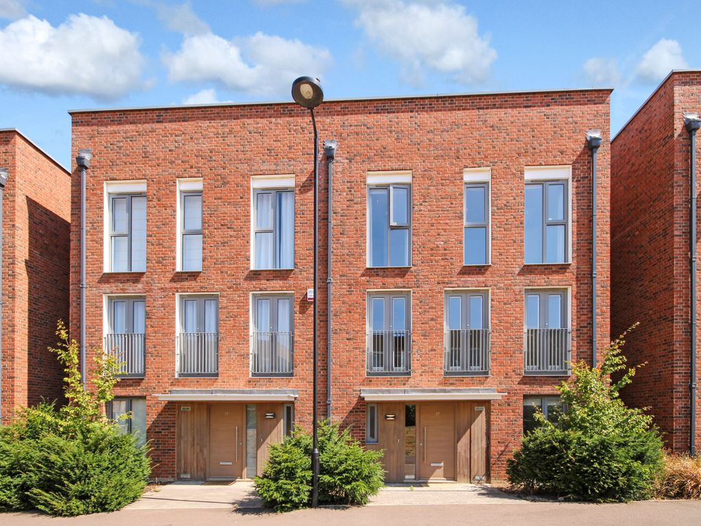 4 bed semi-detached house to rent in Renard Way, Trumpington, Cambridge CB2, £2,700 pcm