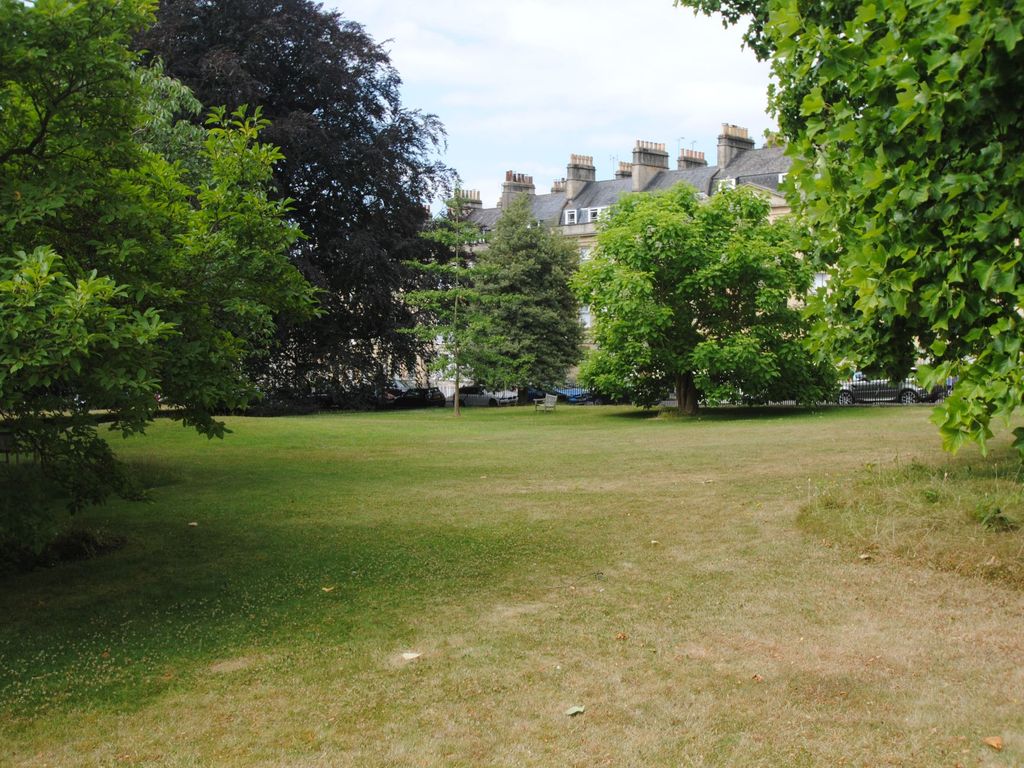 2 bed flat for sale in St James Square, Bath BA1, £535,000