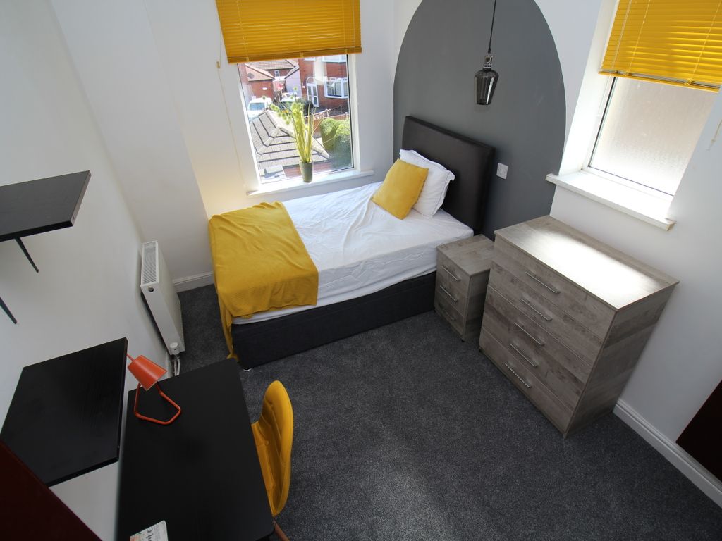 Room to rent in Gerrard Street, Stoke-On-Trent ST4, £560 pcm