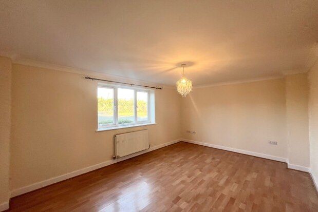 2 bed flat to rent in Acton Court, Lichfield WS13, £800 pcm