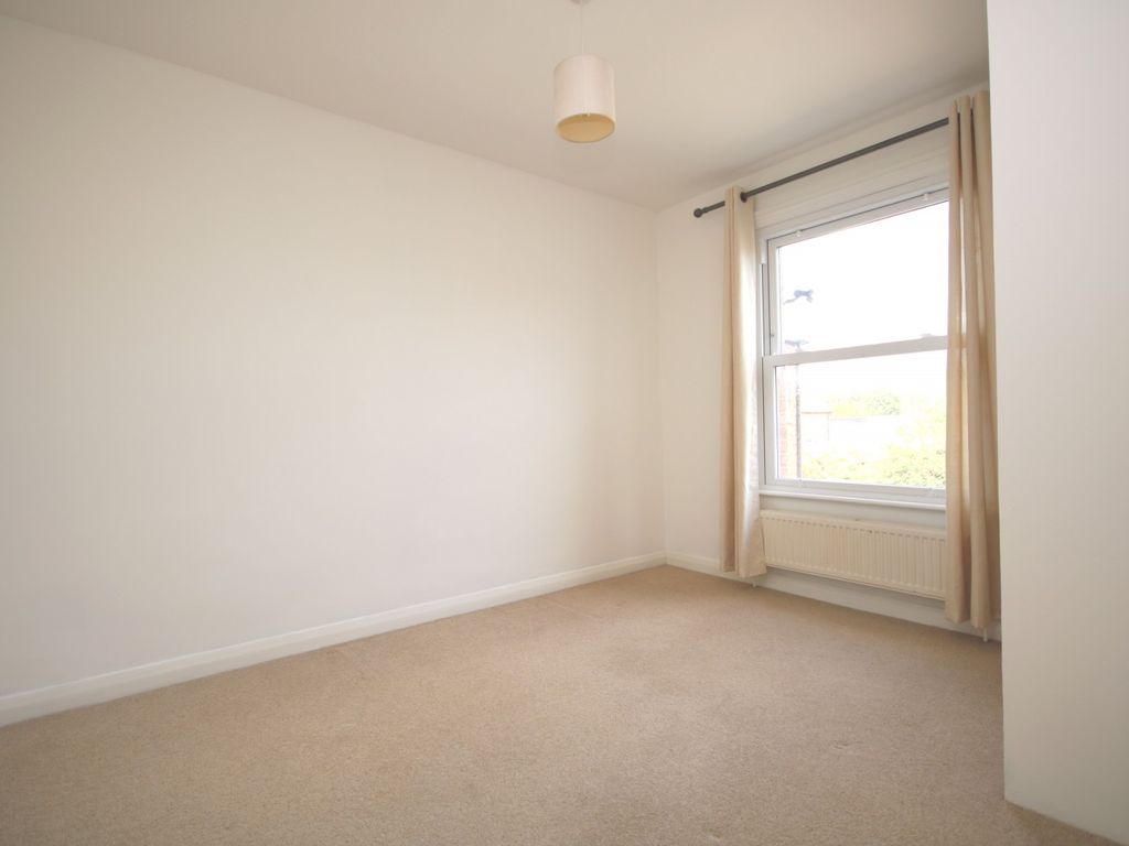 2 bed flat to rent in Reading Road, Henley-On-Thames, Oxfordshire RG9, £1,350 pcm