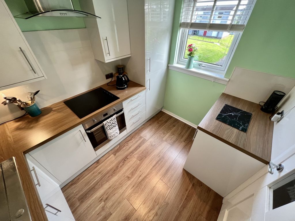 2 bed flat for sale in Kildale Road, Lochwinnoch PA12, £105,000