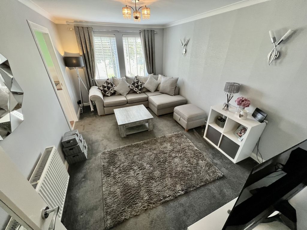2 bed flat for sale in Kildale Road, Lochwinnoch PA12, £105,000