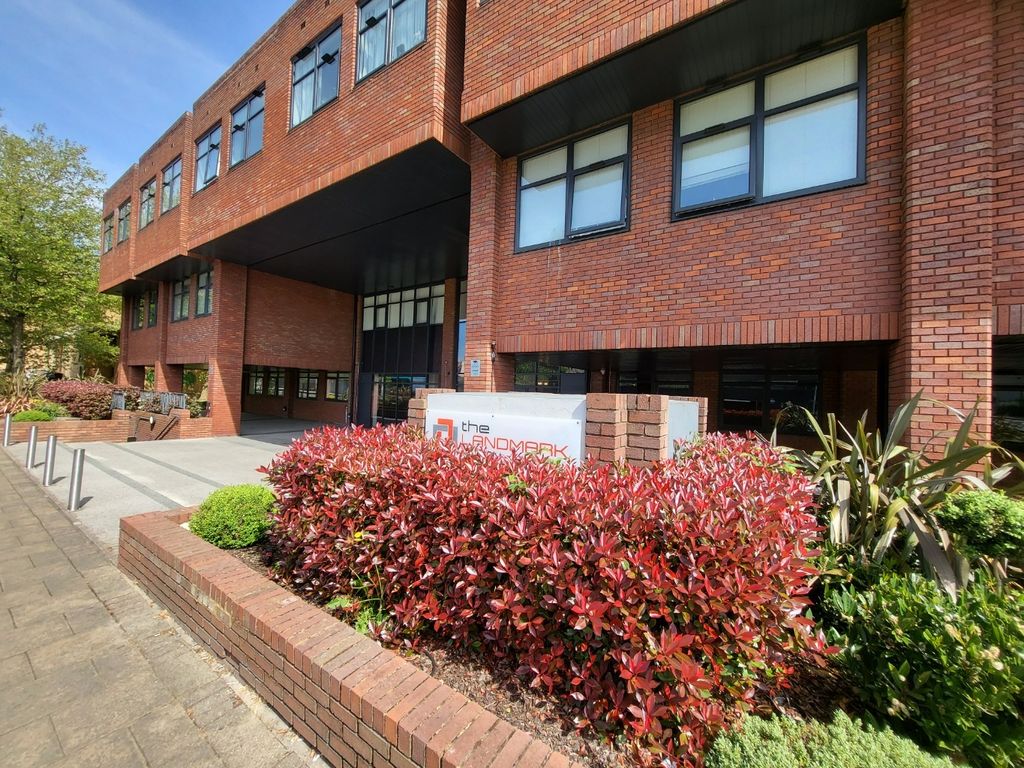 2 bed flat for sale in The Landmark, Flowers Way, Luton, Bedfordshire LU1, £210,000