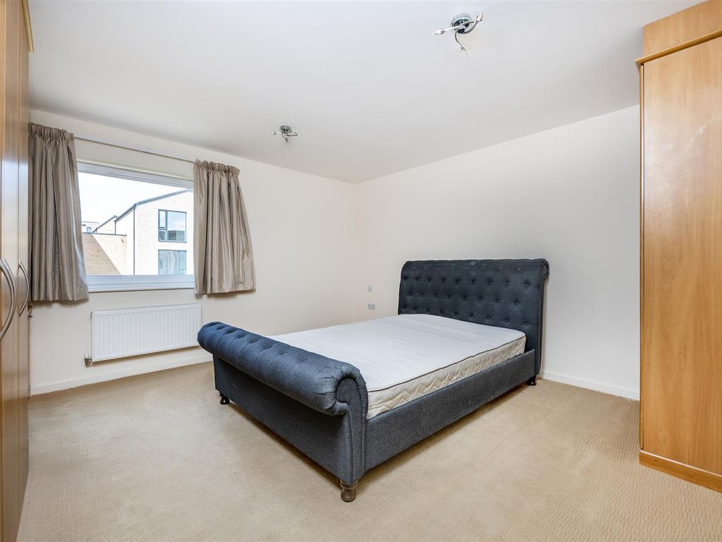2 bed flat for sale in Thirleby Road, London NW7, £485,000