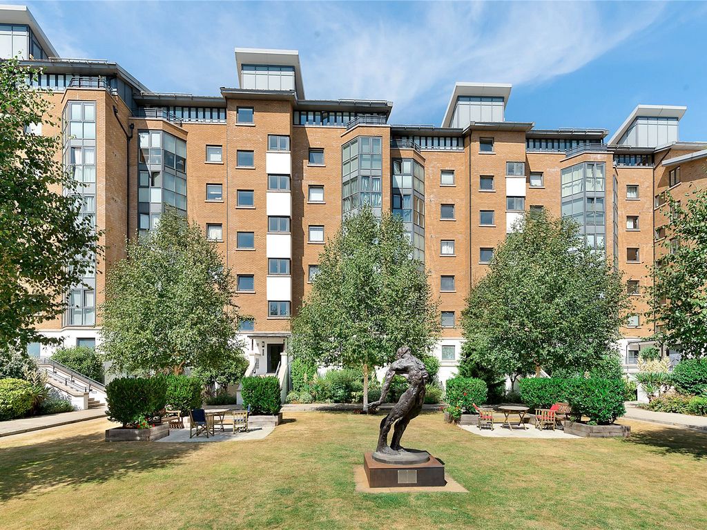 2 bed flat for sale in Cotton Row, London SW11, £750,000
