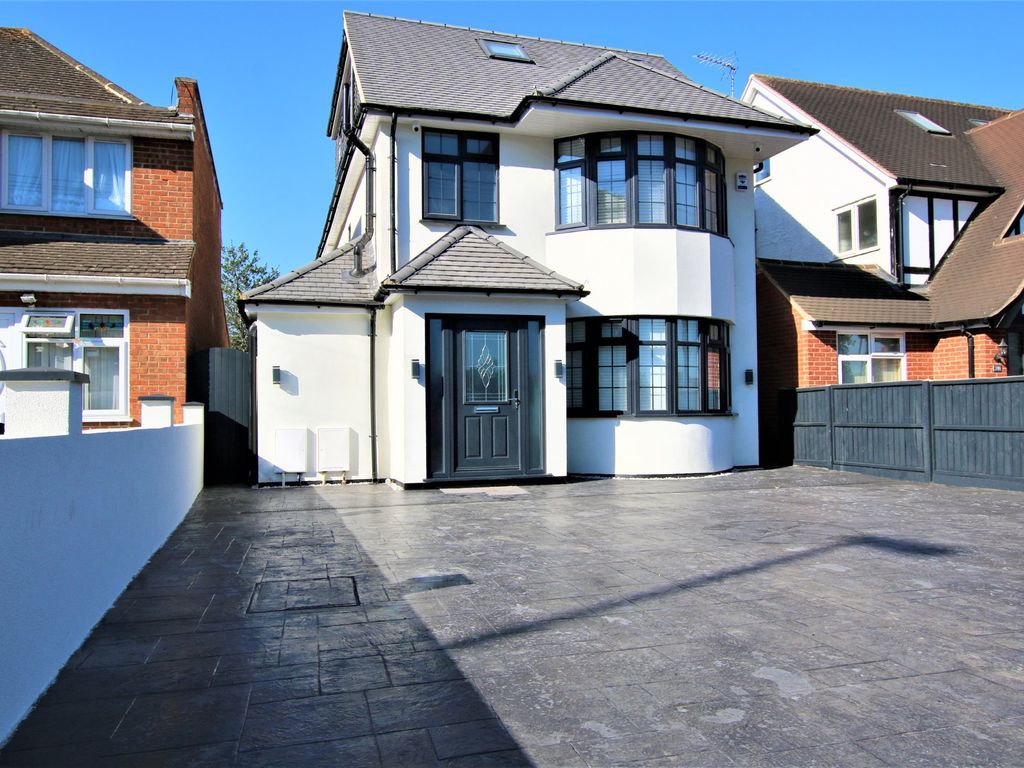 7 bed detached house to rent in London Road, Langley, Slough SL3, £5,000 pcm