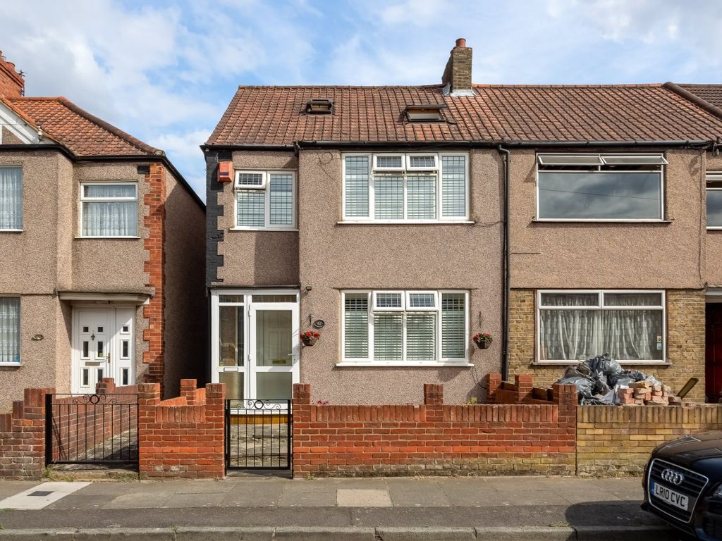4 bed end terrace house for sale in Abbotts Road, Mitcham CR4, £485,000