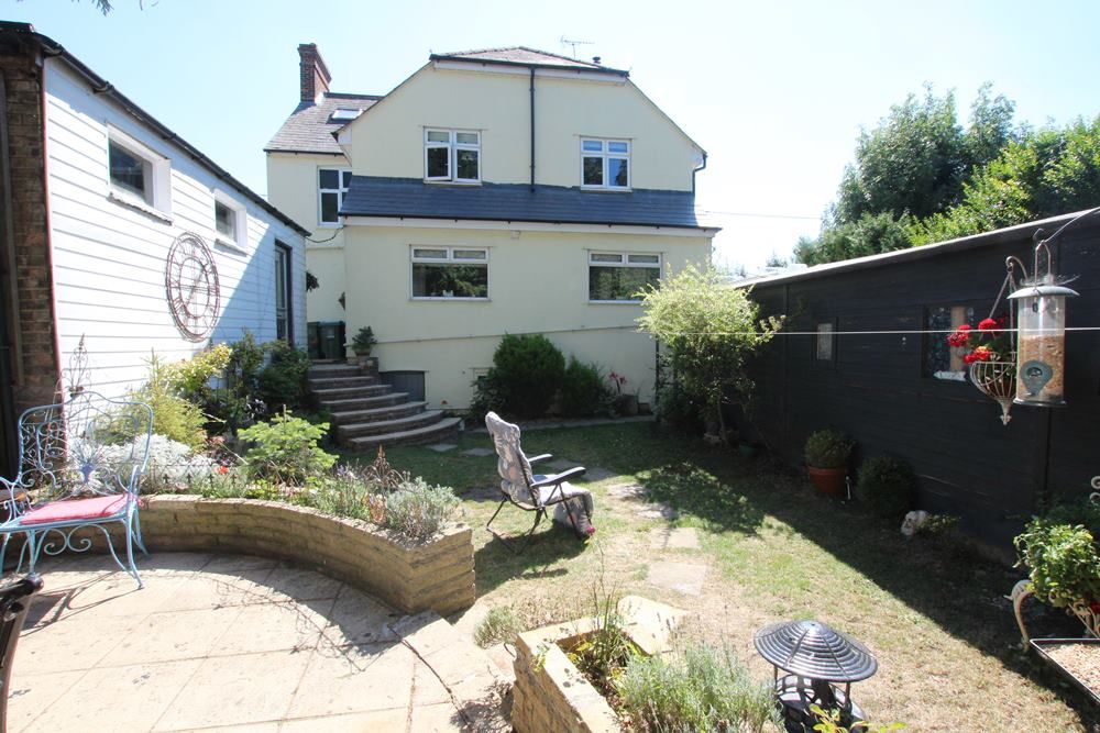 5 bed detached house for sale in Oxford Road, Stone HP17, £750,000